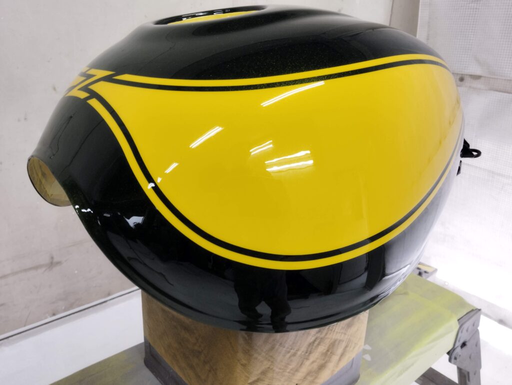 Z900RSタンク板金修理