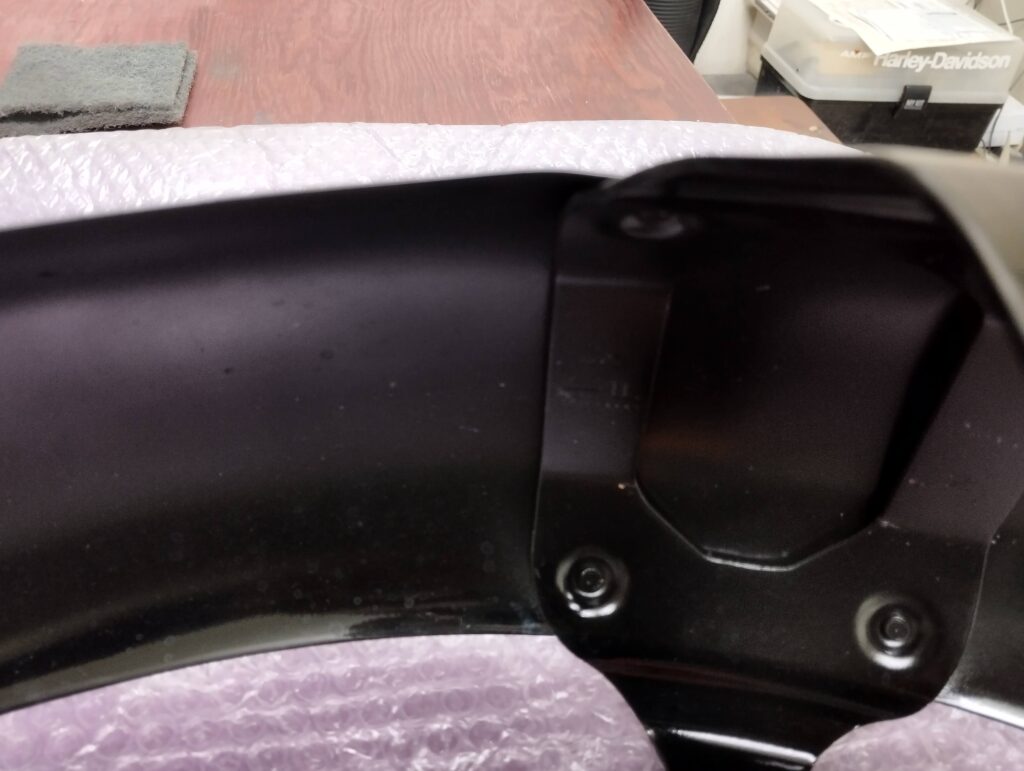 フロントフェンダー　折れ修正